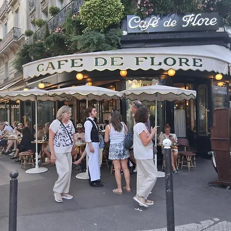 Appartement Gare Montparnasse1minute,good for trip ,5minsEiffel tour&Louvre meusm,front metro,amusing area Paris